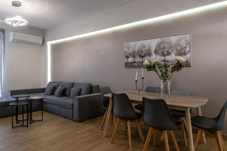 Seating area, Dining area