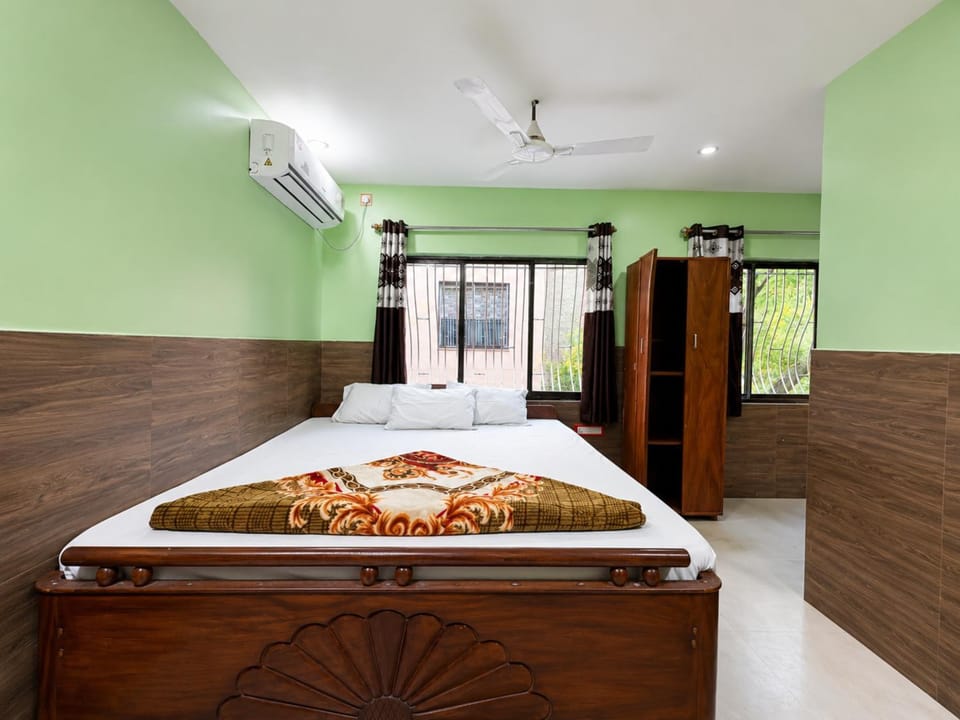 Bed, Photo of the whole room, Bedroom, air conditioner