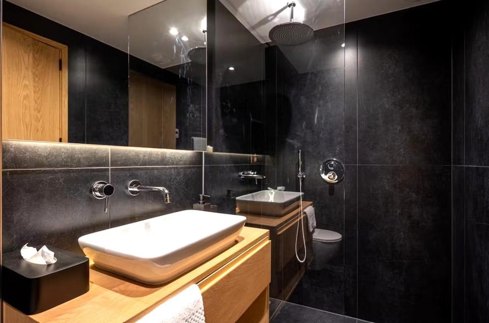 Shower, Toilet, Bathroom, towels