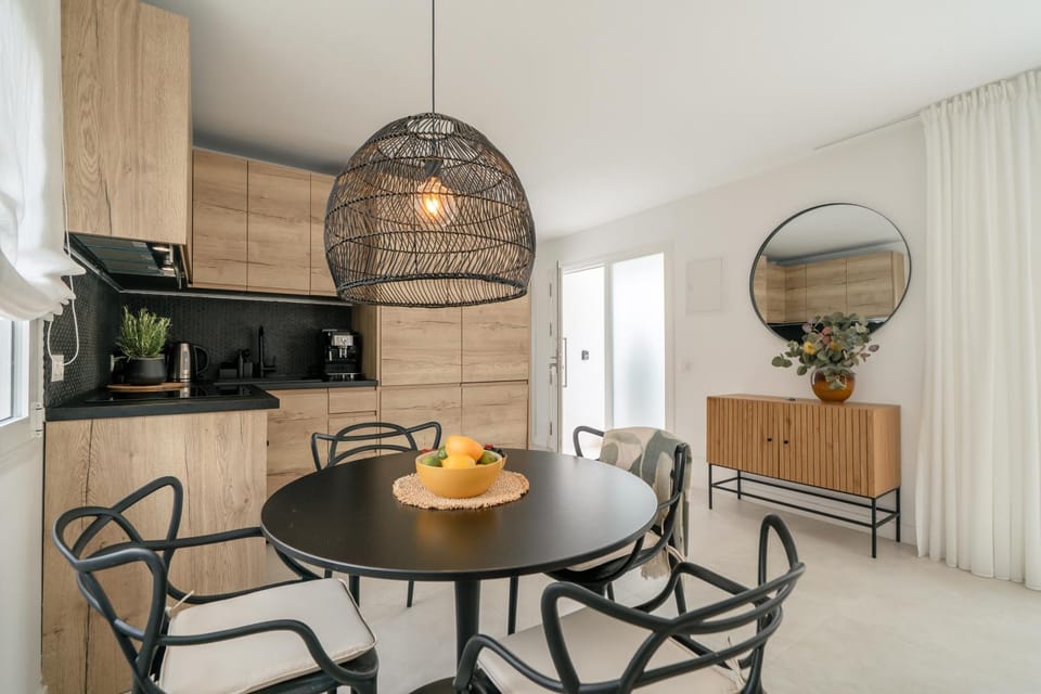 Coffee/tea facilities, Seating area, Dining area, kitchen