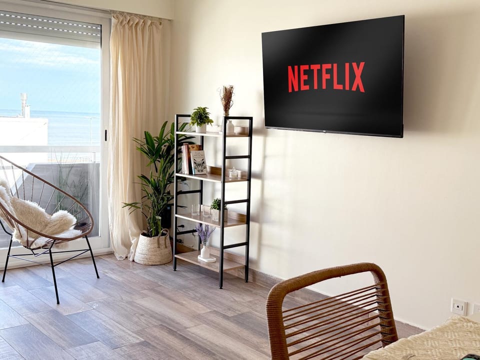 TV and multimedia, Living room, Seating area, Sea view