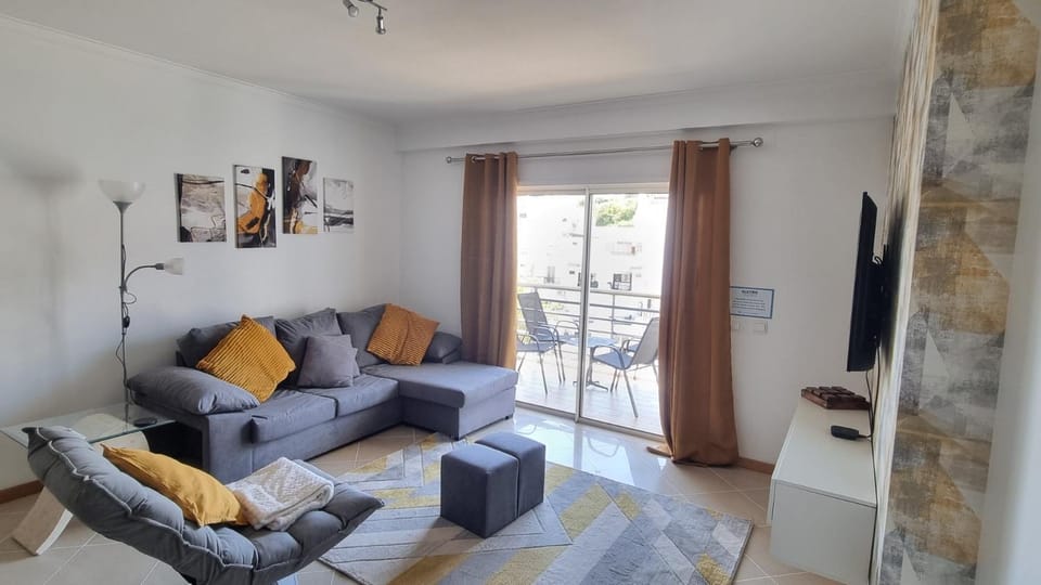 Spacious & Central Apartment with rare Parking Apartment in Albufeira