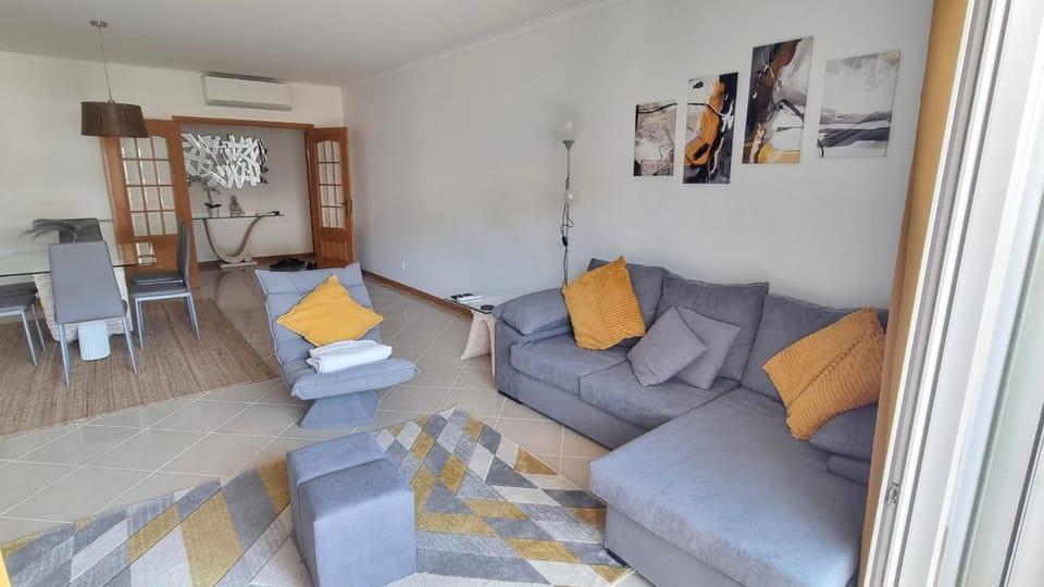Spacious & Central Apartment with rare Parking Apartment in Albufeira