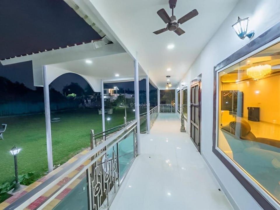 Brigadier's Retreat Farm Villa in Noida
