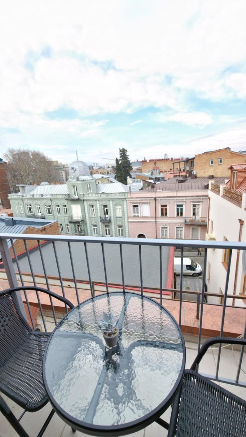 Day, View (from property/room), Balcony/Terrace, Dining area, City view