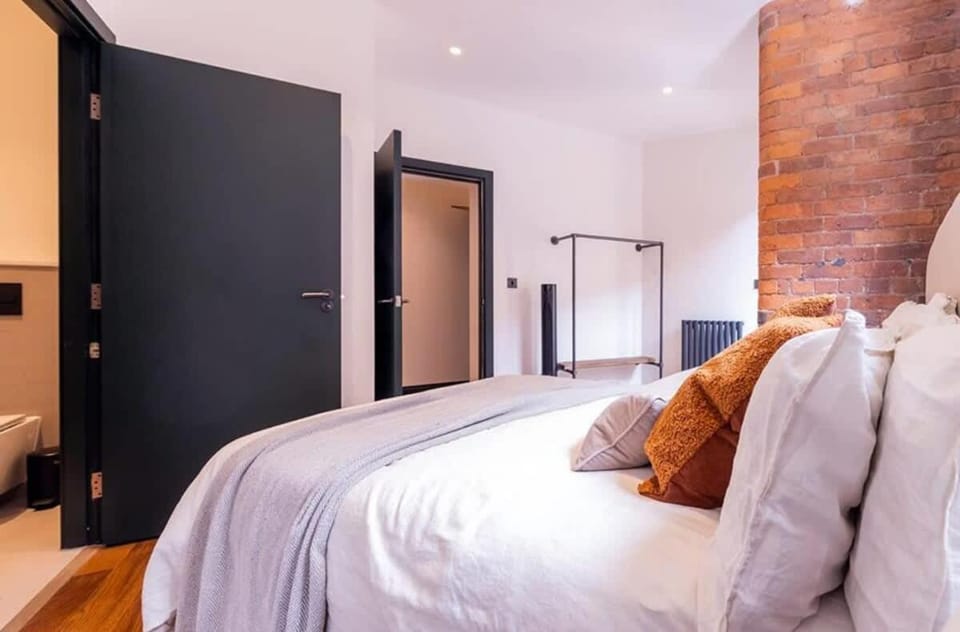 Bed, Photo of the whole room, Bedroom, wardrobe