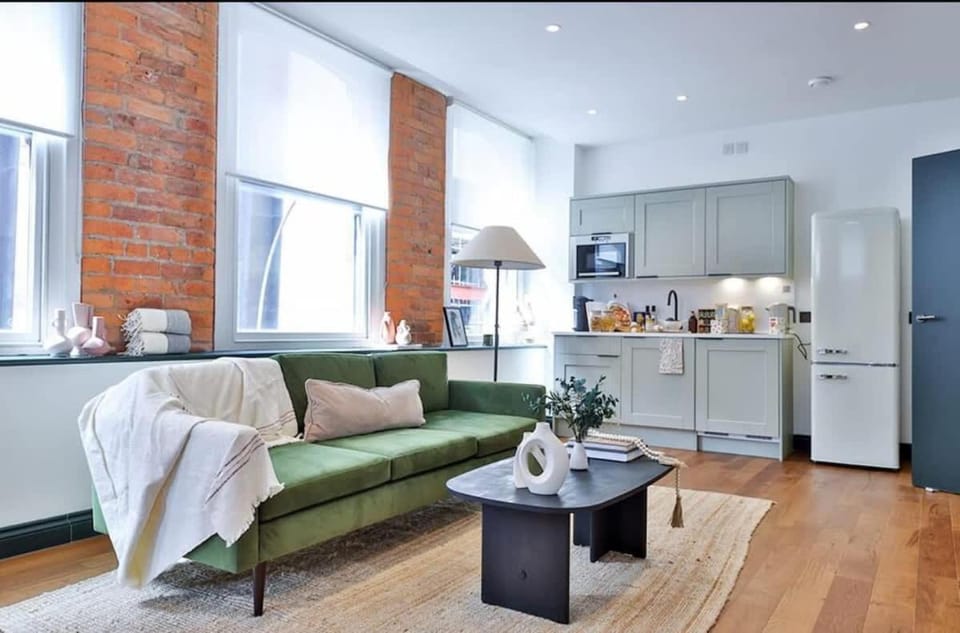 Kitchen or kitchenette, Seating area