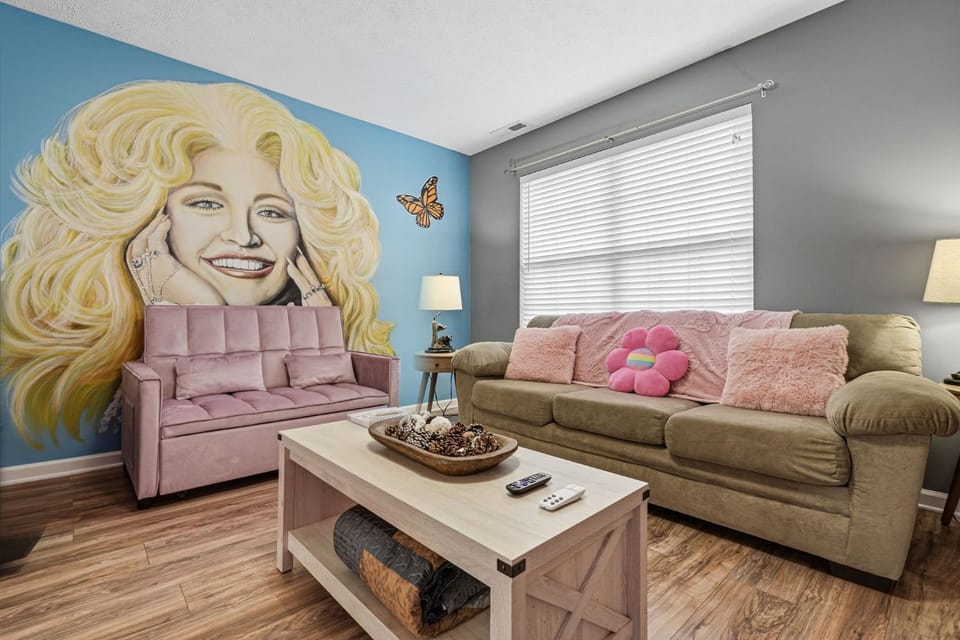 Dollys Dreamhouse by American Patriot Getaways House in Sevierville