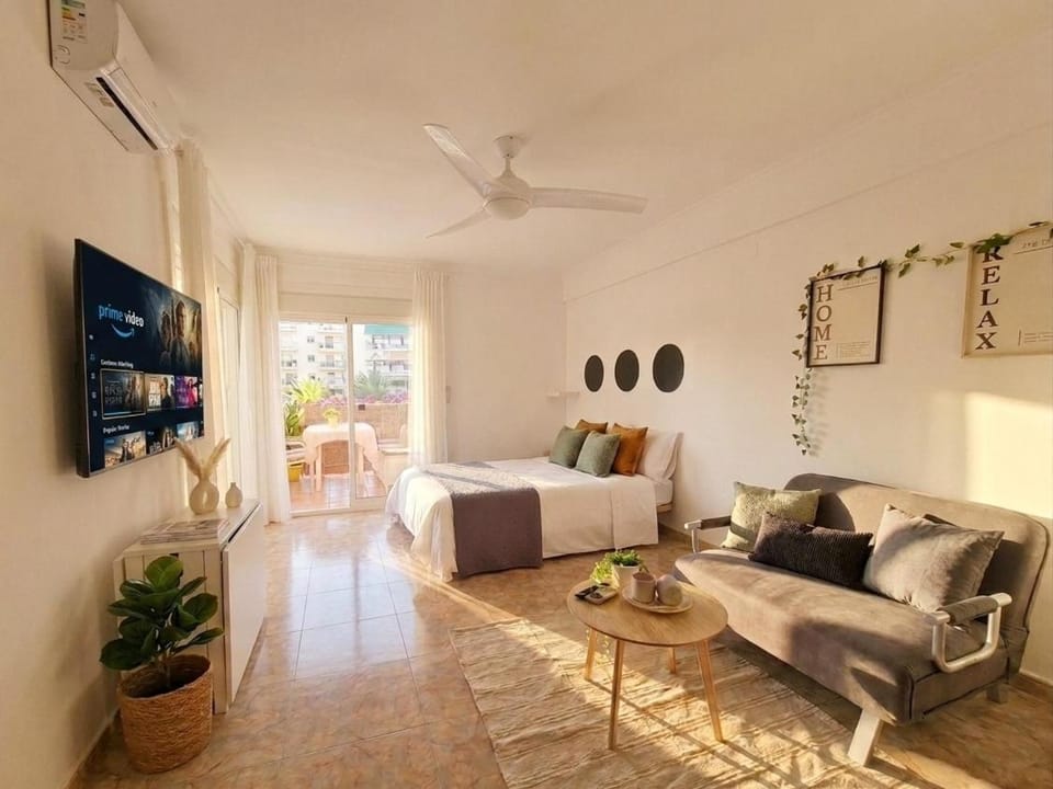Apartamento Paseo Marítimo frente el mar con terraza y parking Apartment in La Pineda
