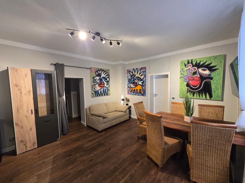 Living room, Food, kitchen