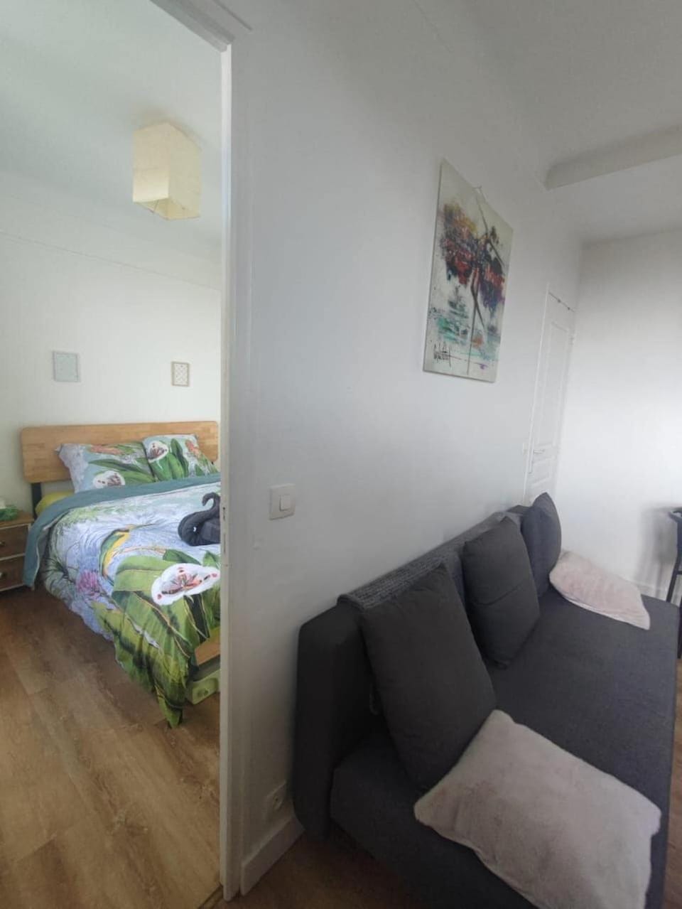 Cosy Apartment near Paris Metro Line 11 Apartment in Paris