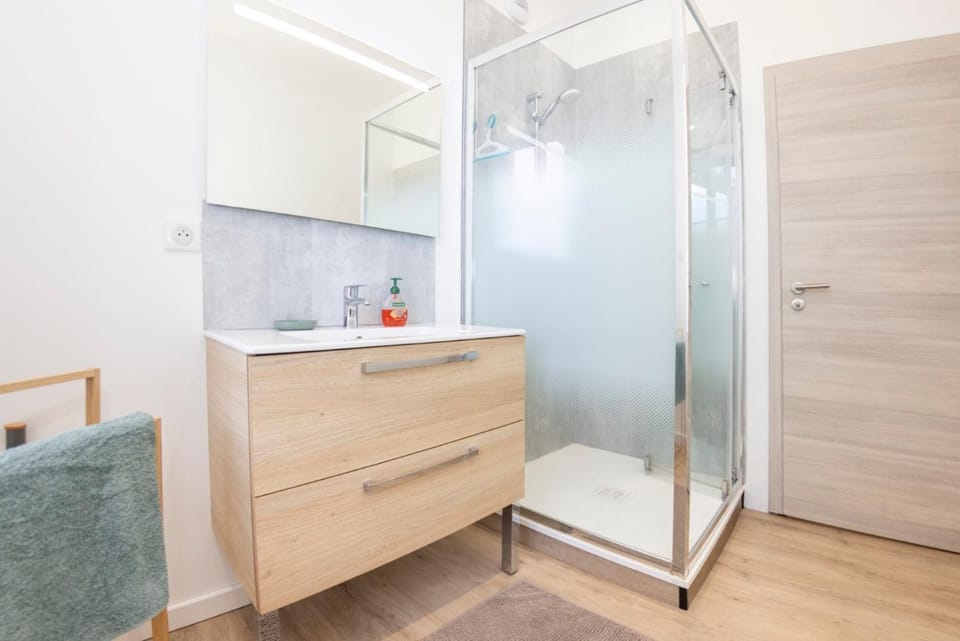 Shower, Bathroom