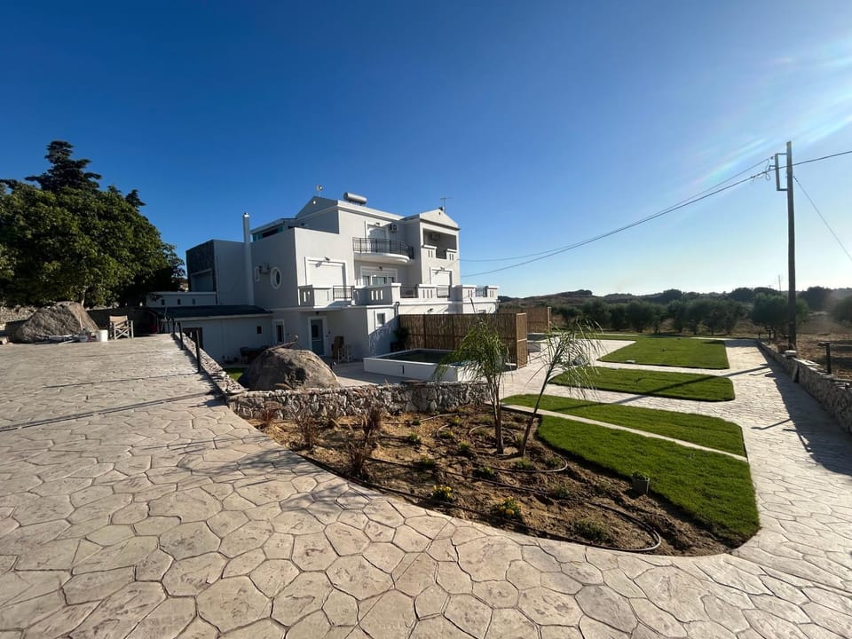 Property building, Day, Garden, Garden view