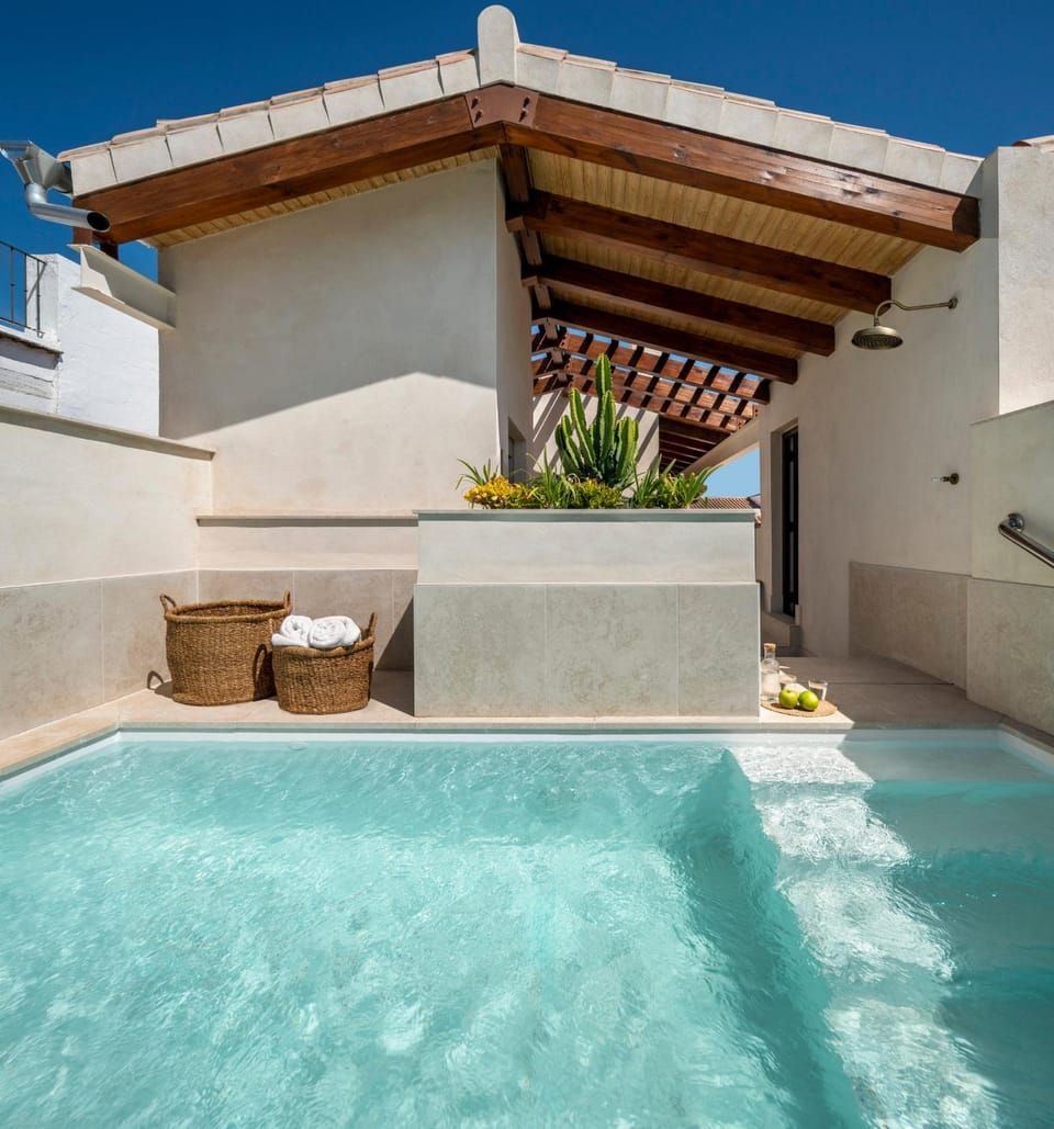 Balcony/Terrace, Swimming pool