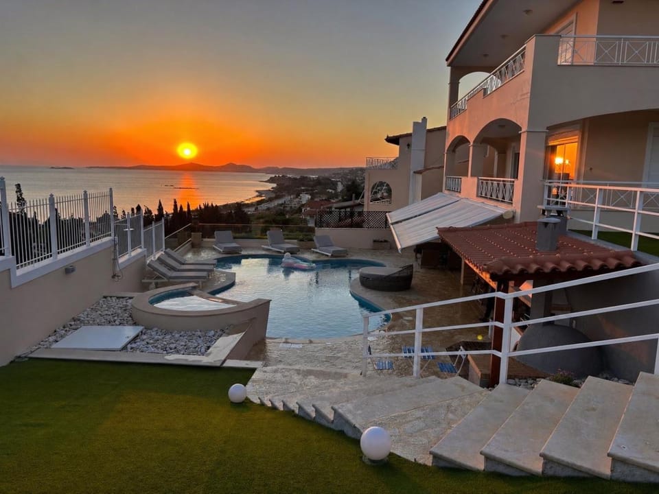 Seaview Villa Resort Lagonissi - Walk to Beach Villa in East Attica Regional Unit, Greece