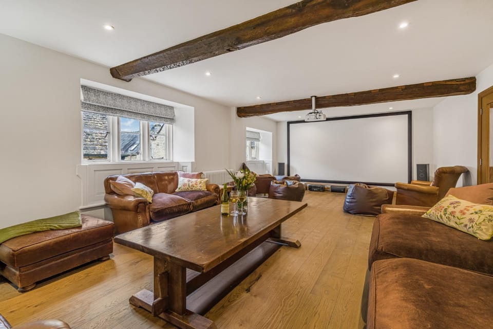 TV and multimedia, Seating area