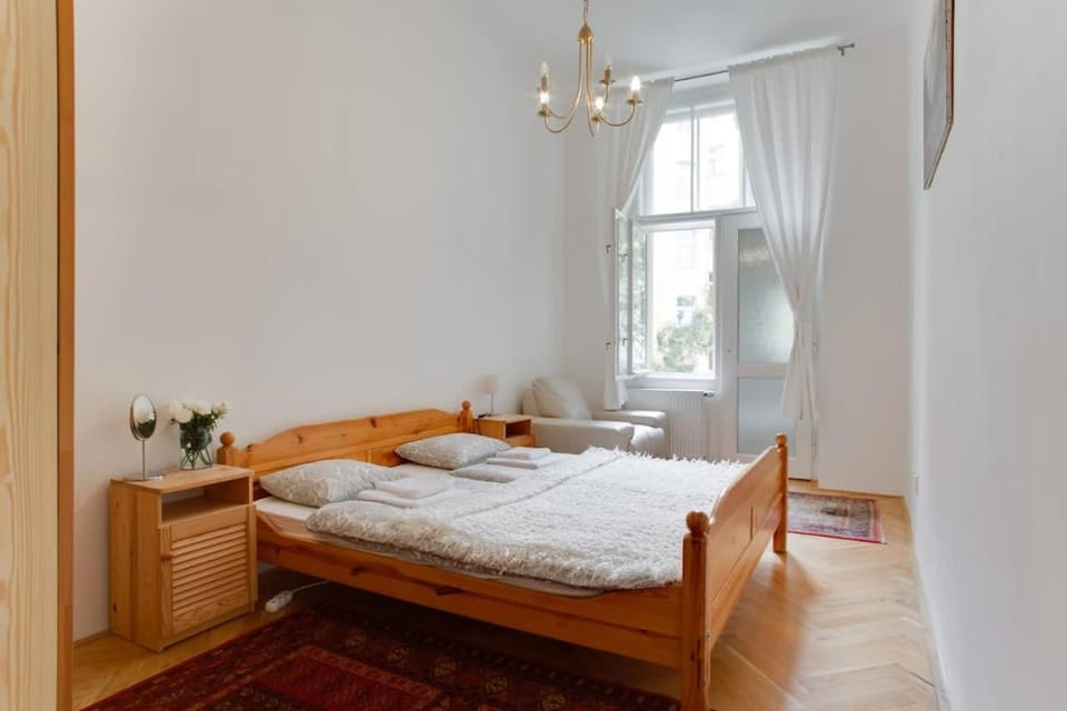Charming 2BR Garden Views in Historic Vinohrady Apartment in Prague