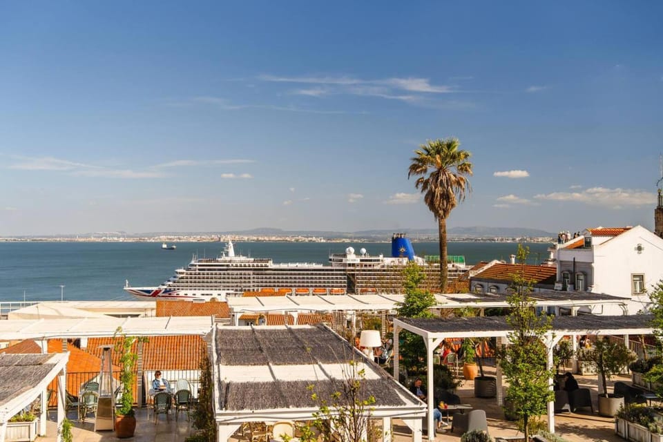 Alfama 4BR Retreat with River Views wAC Apartment in Lisbon