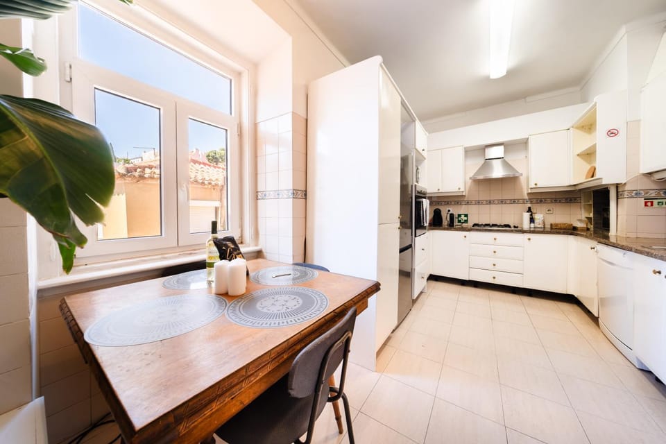 Alfama Retreat 4BR with Breathtaking River Views Apartment in Lisbon