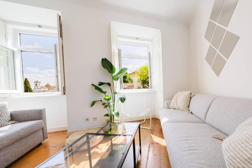 Alfama 4BR Retreat with River Views wAC Apartment in Lisbon