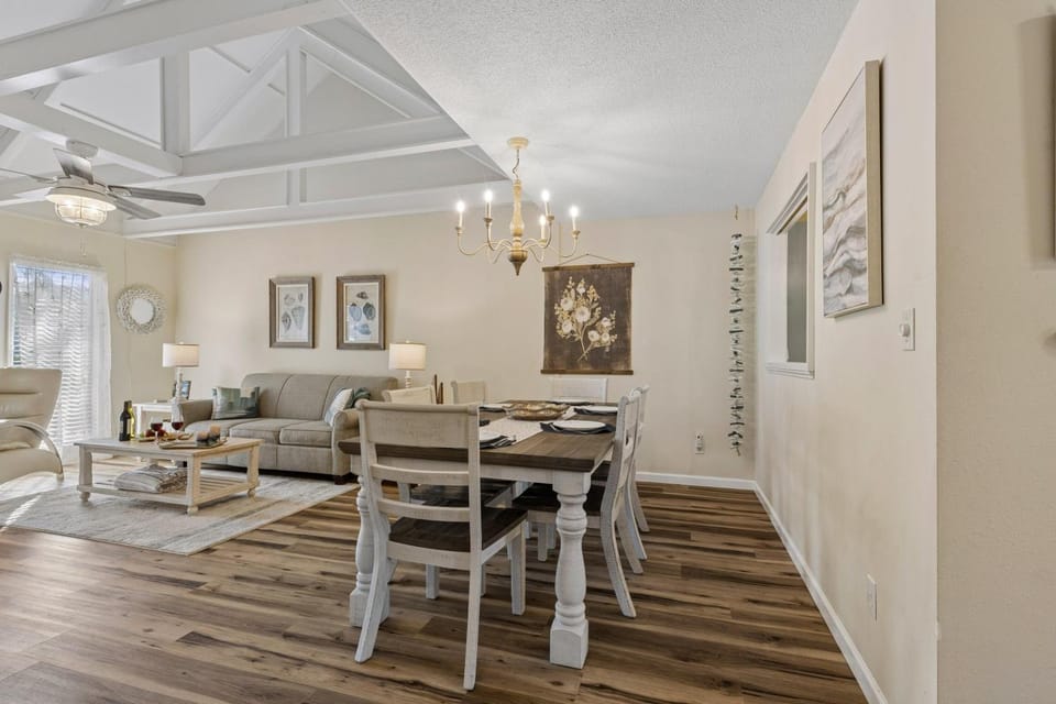 Living room, Seating area, Dining area