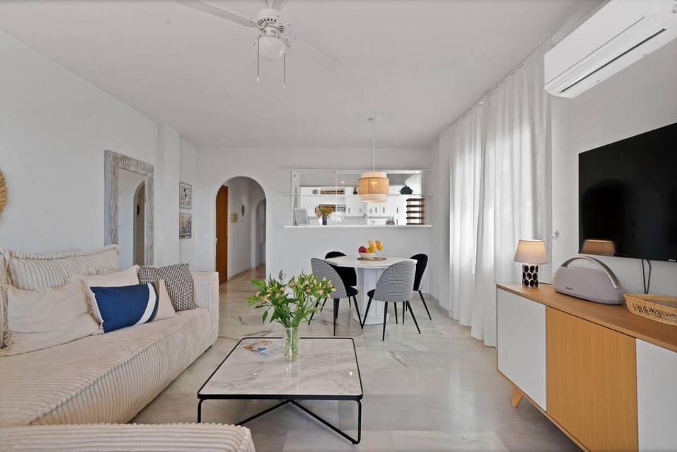 TV and multimedia, Living room, Dining area, air conditioner