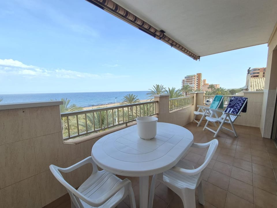 Apartamento primera línea de playa Apartment in Alacantí