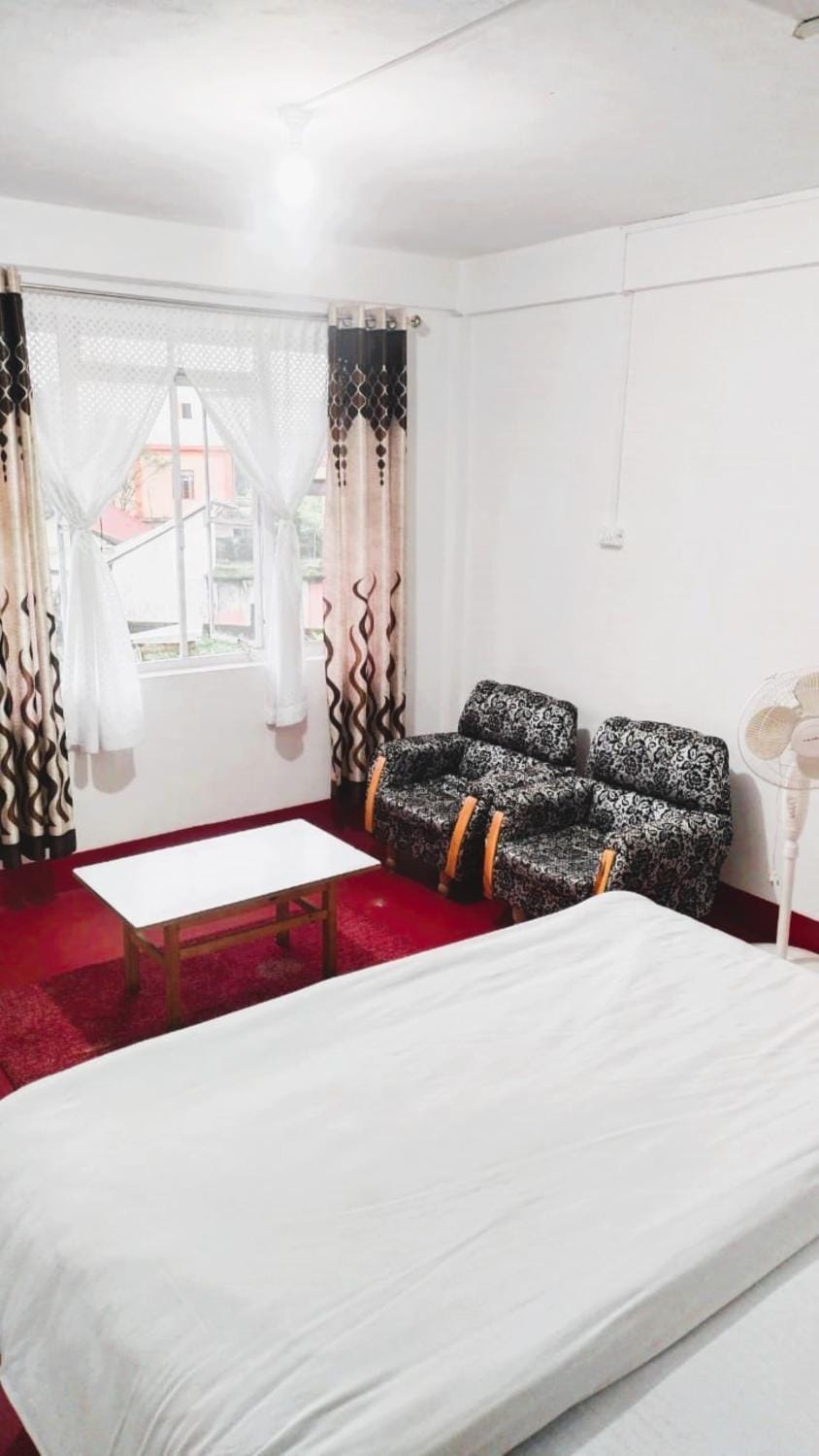 Bed, Living room, Photo of the whole room, Seating area, Bedroom