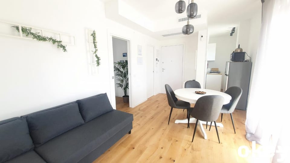 Communal lounge/ TV room, Dining area, Lunch