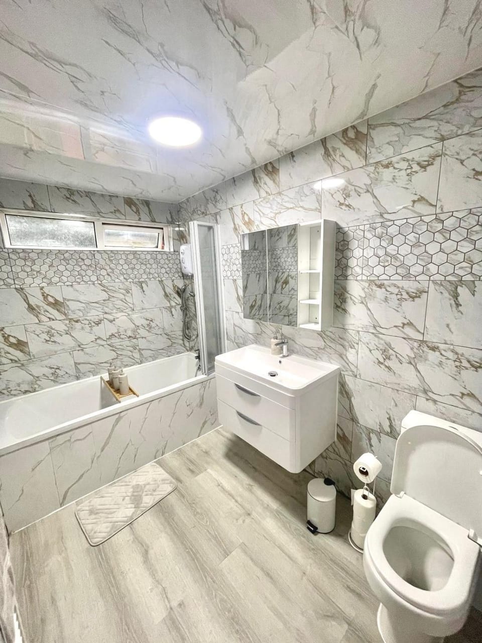 Shower, Toilet, Bathroom, Bath