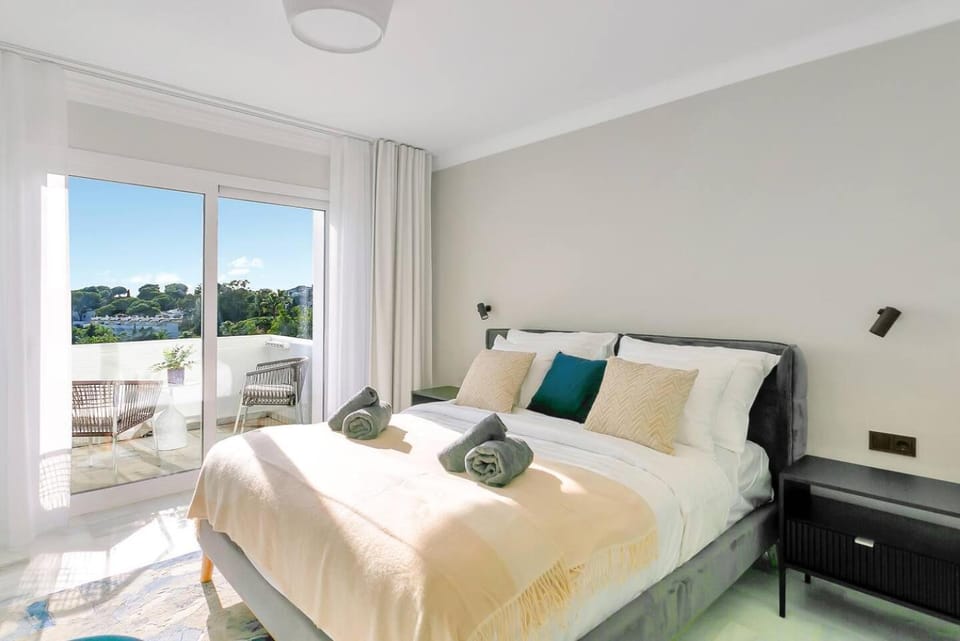 Bed, View (from property/room), Bedroom, towels