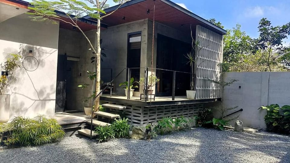 Luxury Tagaytay Staycation with Heated Pool - 25 Pax - Arcade - Near Tourist Spots House in Tagaytay