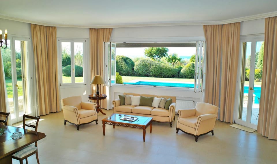 Seating area, Pool view