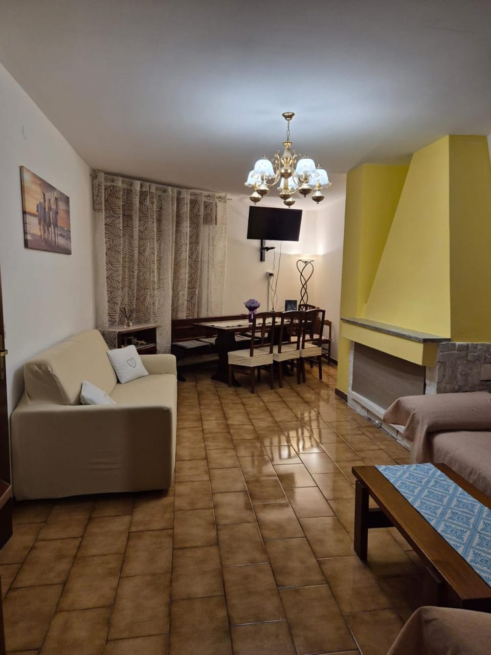 Living room, Dining area