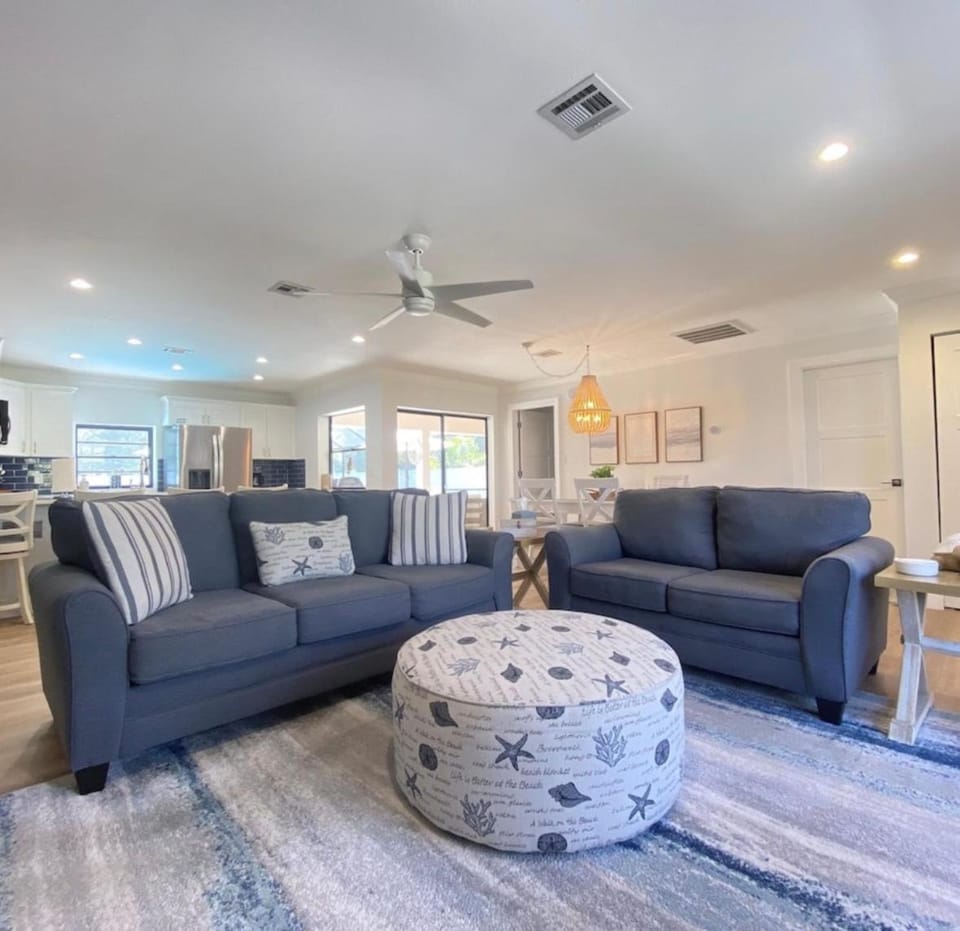 Bonita Sands – Private Pool Retreat Bike to Barefoot Beach & Bonita Beach House in North Naples