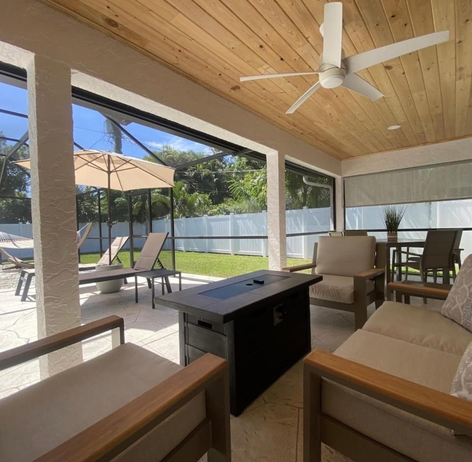 Bonita Sands – Private Pool Retreat Bike to Barefoot Beach & Bonita Beach House in North Naples