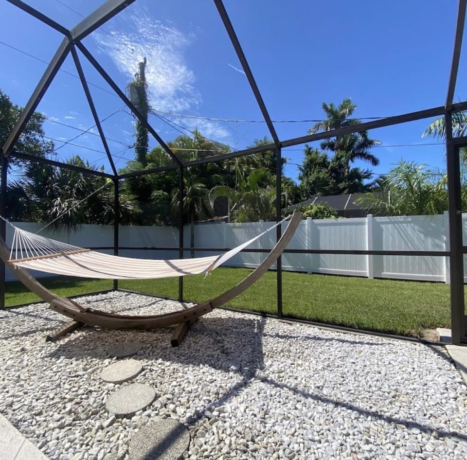 Bonita Sands – Private Pool Retreat Bike to Barefoot Beach & Bonita Beach House in North Naples