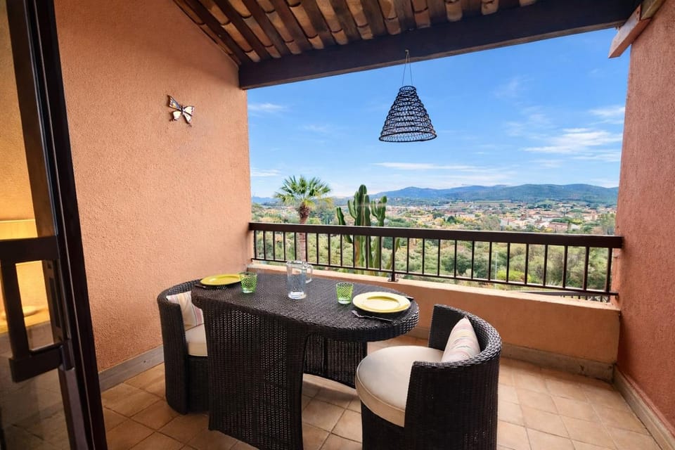 Le Mirage, studio classé 3 étoiles, terrasse & vue mer Apartment in Le Lavandou