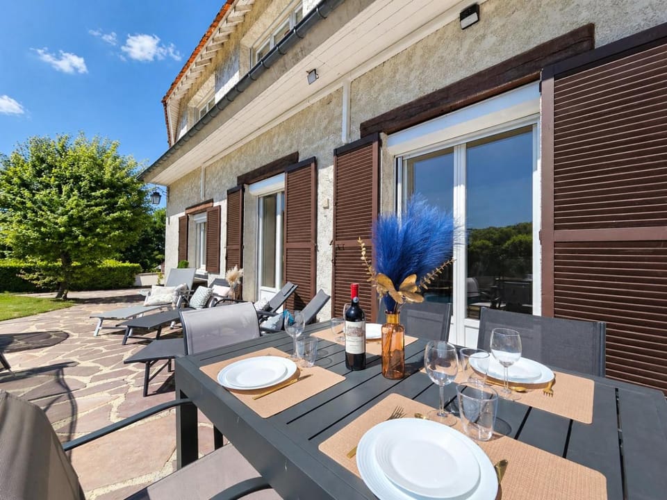 Les Eaux de Diane - Maison avec piscine à Anet - Climatisée Villa in Centre-Val de Loire