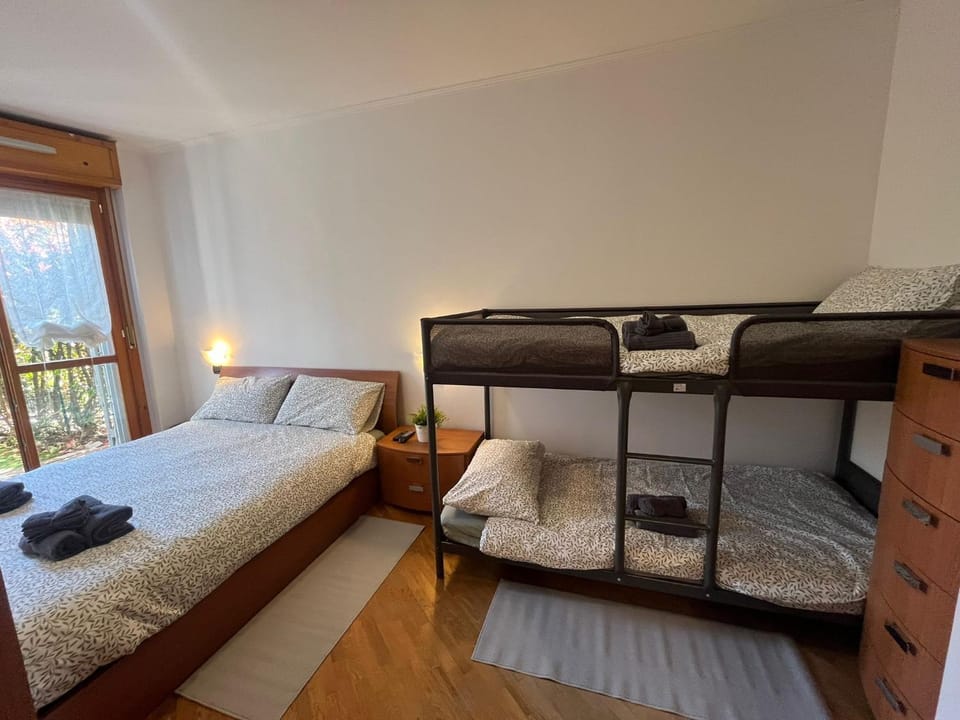 BBQUEEN LEOPARDI POLICLINICO SanDonato Bed and Breakfast in San Donato Milanese