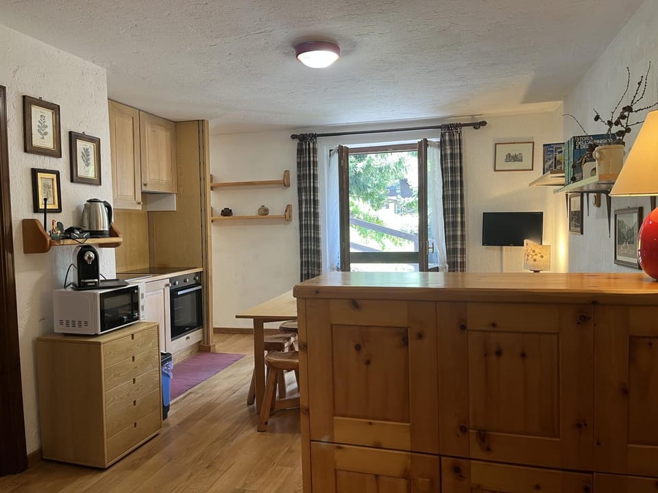 TV and multimedia, Dining area, oven, kitchen