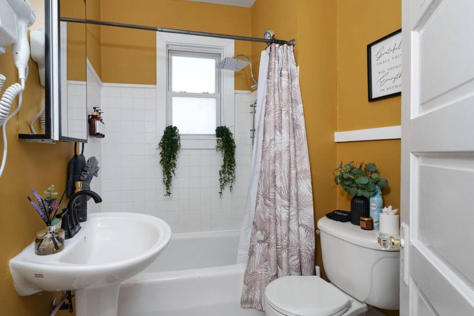 Downtown Princeton Haven • 1BR • Fast WiFi Apartment in Princeton