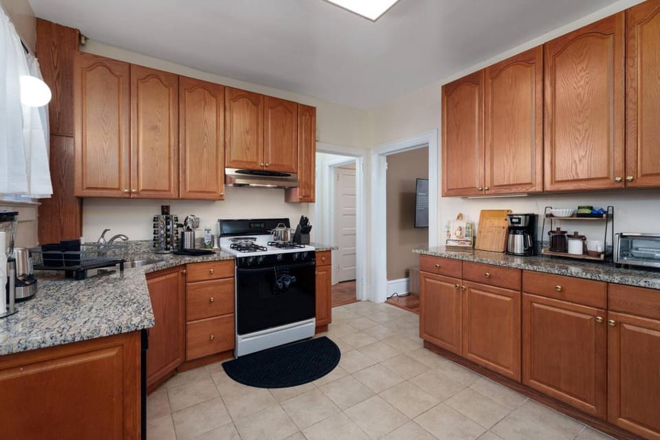 Downtown Princeton Haven • 1BR • Fast WiFi Apartment in Princeton