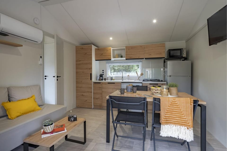 Kitchen or kitchenette, Living room, Other, Seating area, Dining area