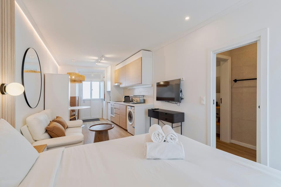 Bed, TV and multimedia, Kitchen or kitchenette, Living room, Photo of the whole room, Bedroom