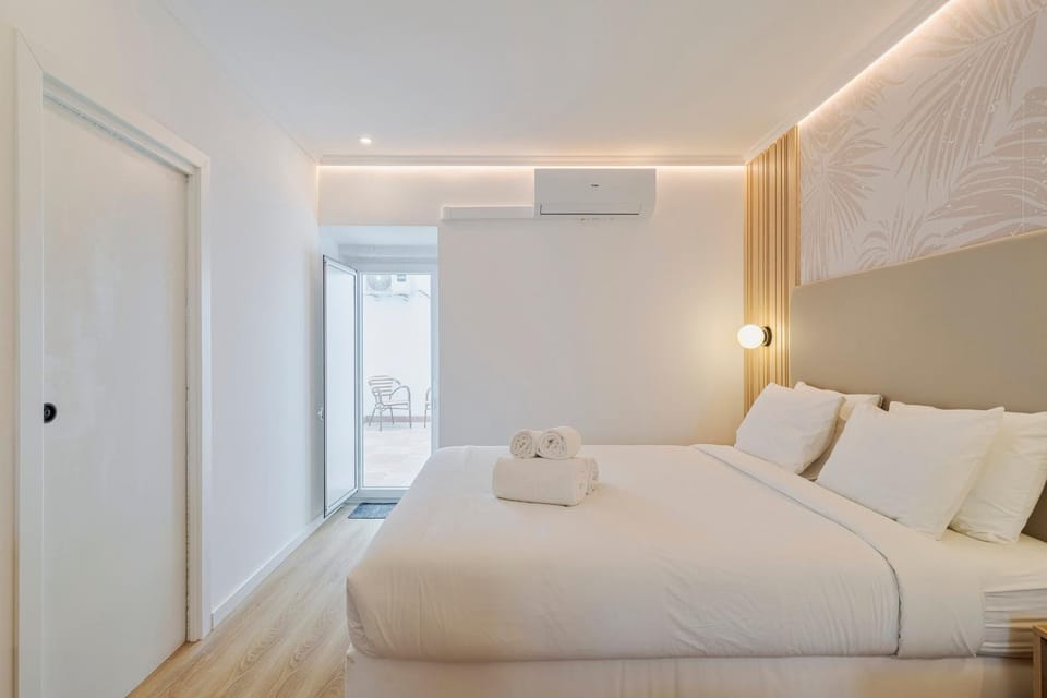 Bed, Photo of the whole room, Bedroom, towels, air conditioner