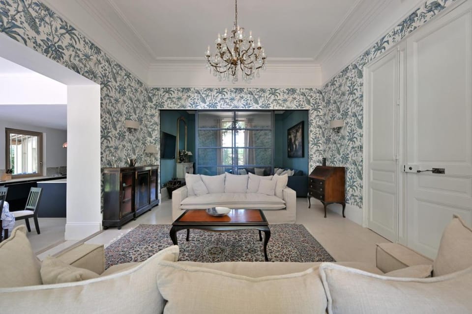Villa Monplaisir - Pool, Billiards, Peaceful Villa in Le Pontet