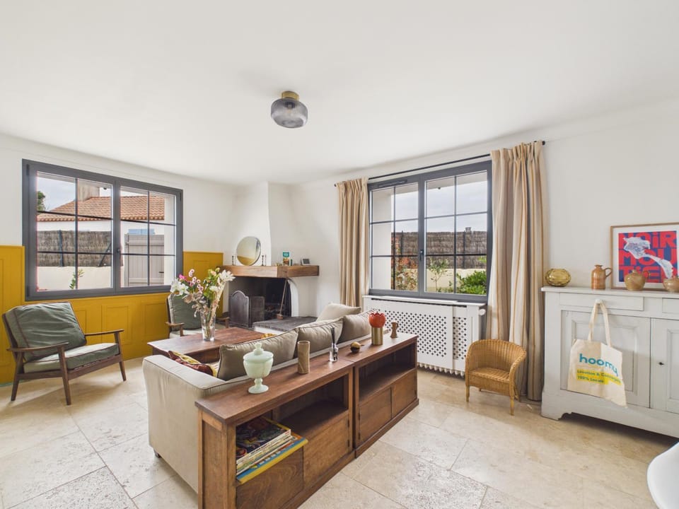 Communal lounge/ TV room, Living room