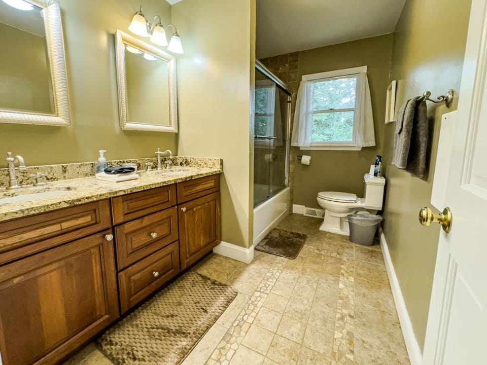 Grand Lakeview Retreat Near Town • Game Rm • 4BR House in Princeton