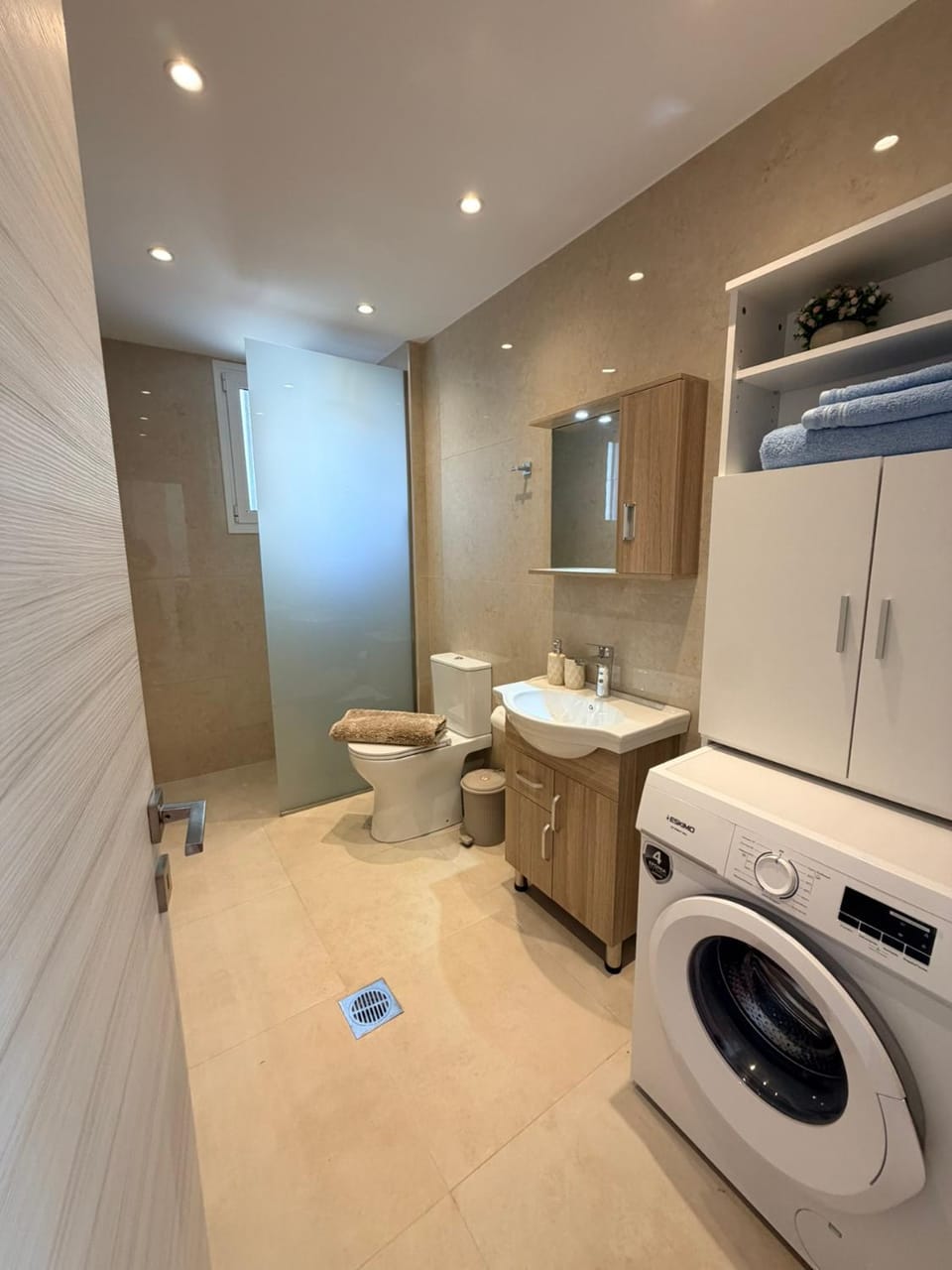 Shower, Toilet